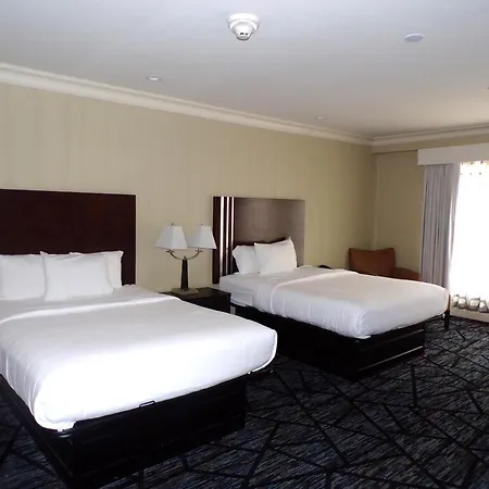 Niagara Crossing Hotel And Spa-2